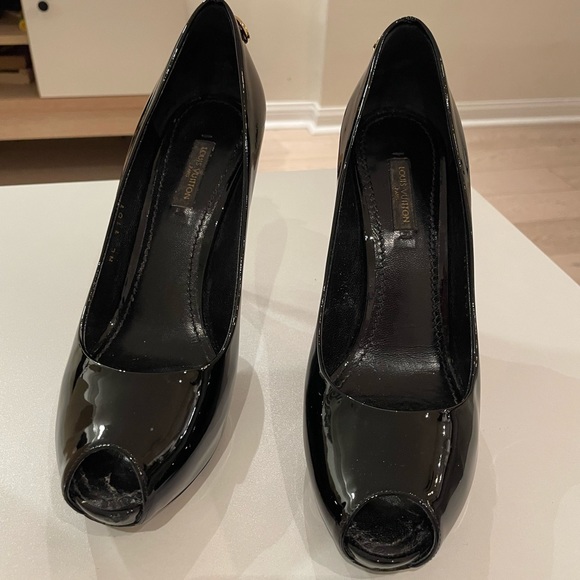 Louis Vuitton - black with gold lock 🔒 - Picture 3 of 3